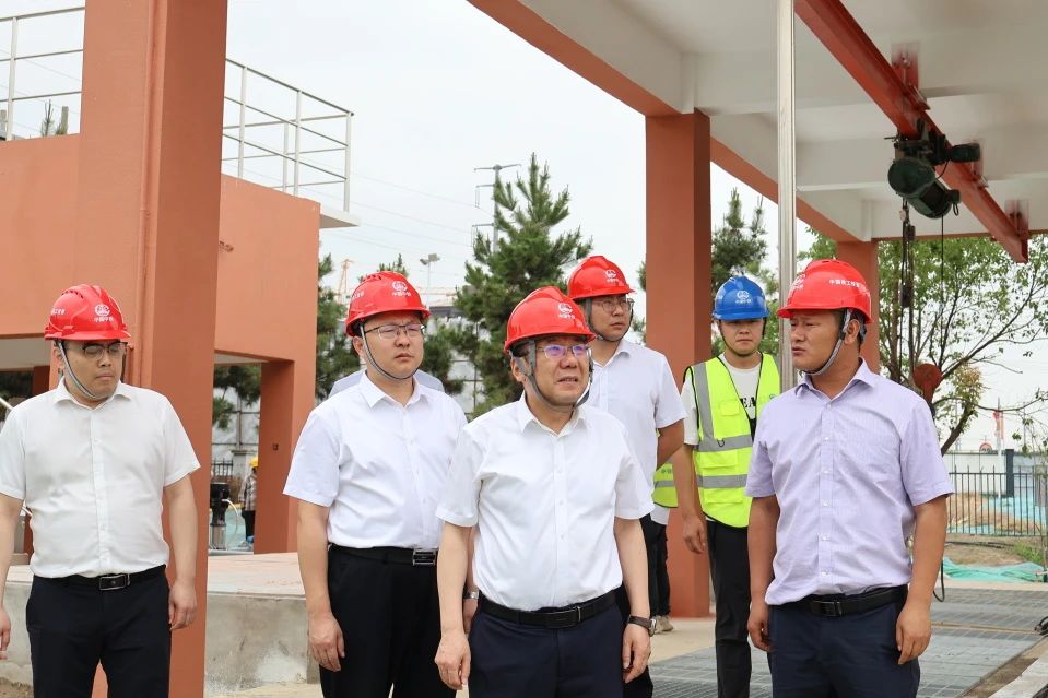 1752484664868231.jpg 公司黨委書記、董事長李明華一行到姜堰項(xiàng)目、成都區(qū)域項(xiàng)目檢查指導(dǎo)工作.jpg