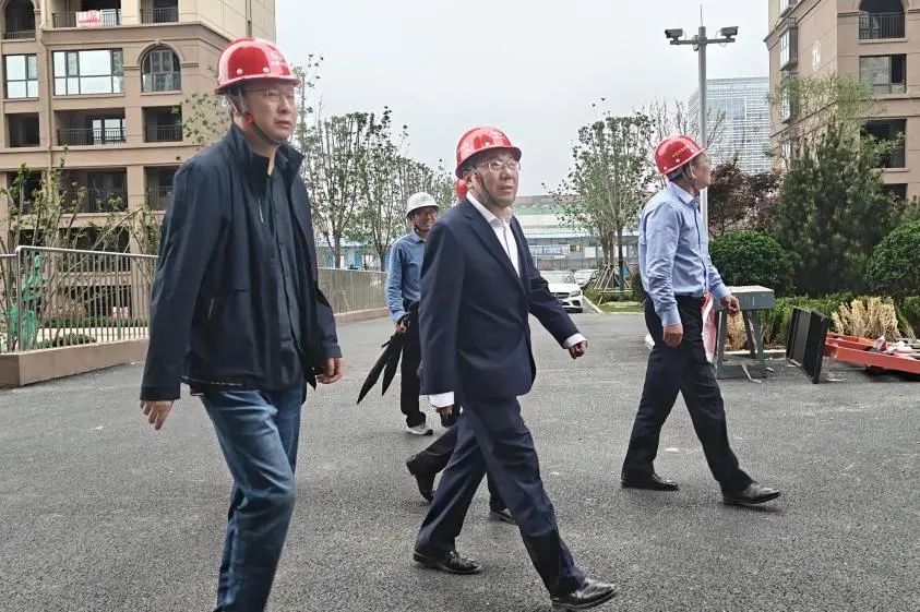 公司黨委書記、董事長李明華一行到煙臺項目、濰坊項目檢查指導工作.jpg